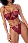 Two-piece set in wavy lace. Includes top with underwire, adjustable straps and a matching panty.